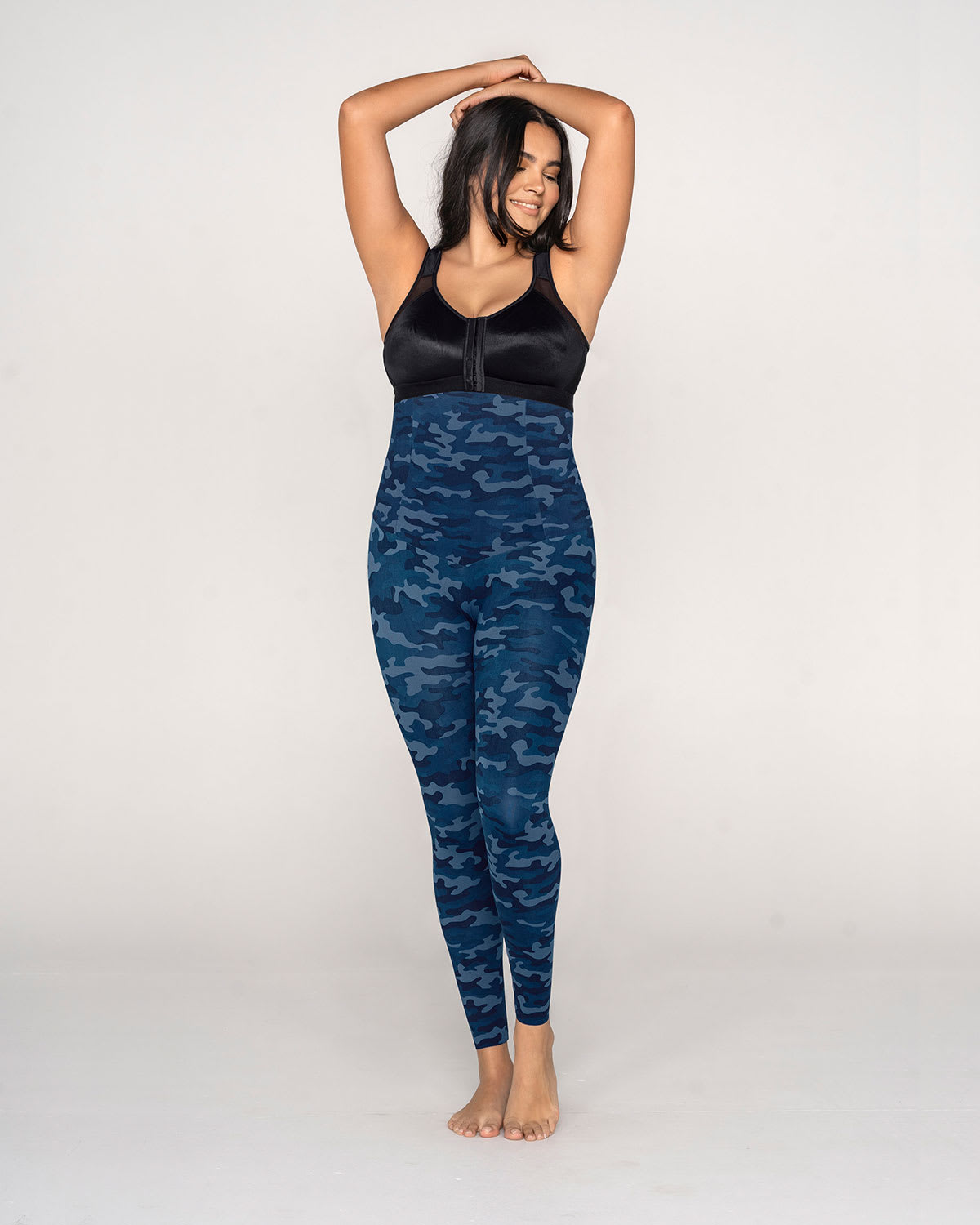 Legging de tiro alto con control fuerte de abdomen#color_838-azul-estampado