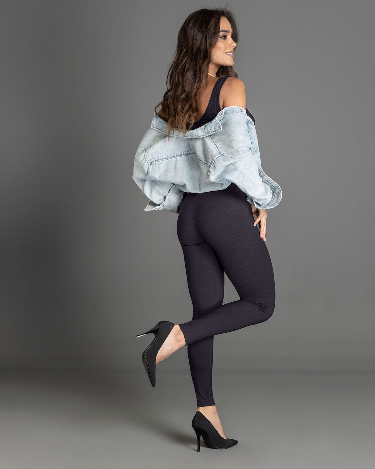 Leggings con control de abdomen y cintura#color_700-negro