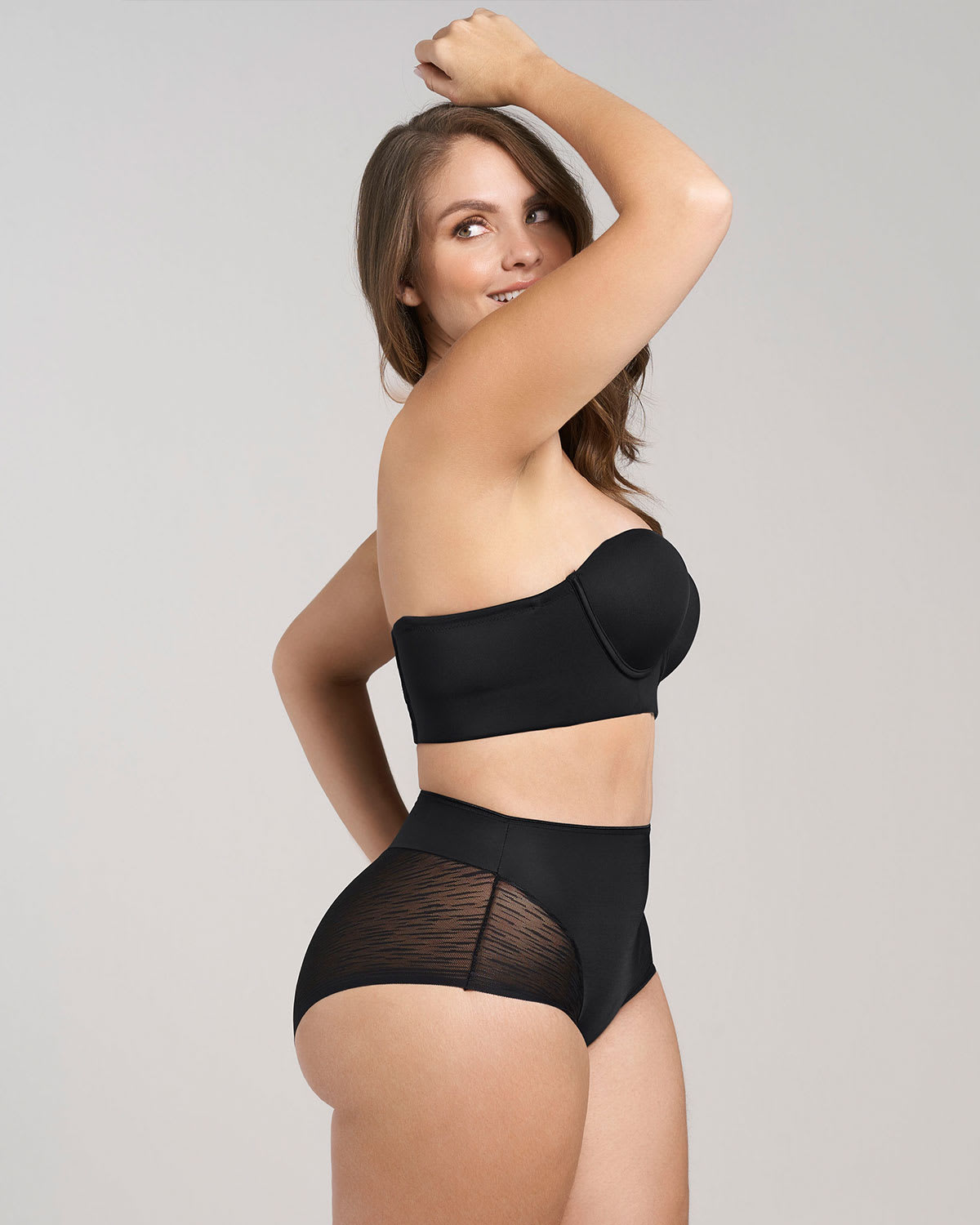 Braga faja clásica invisible con transparencias en glúteos y laterales#color_700-negro