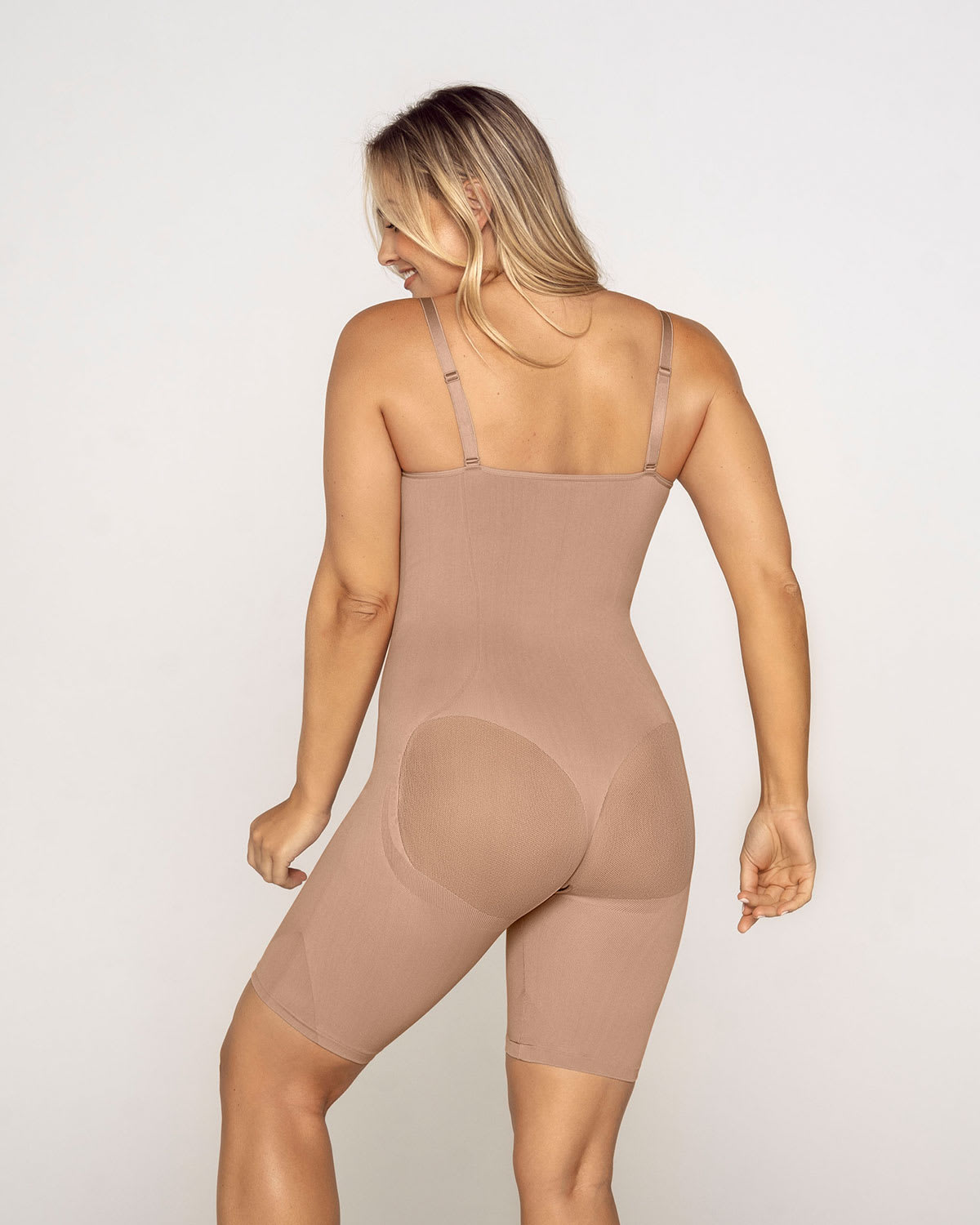 Faja body invisible de control efecto levanta glúteos#color_087-beige