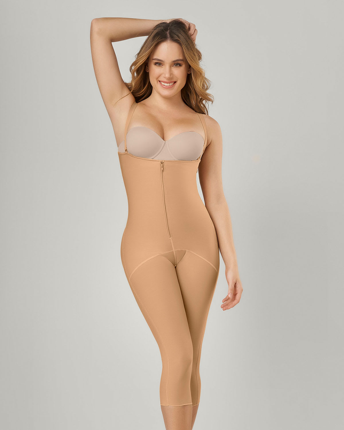 Faja body de control estilo capri levanta glúteos#color_880-habano