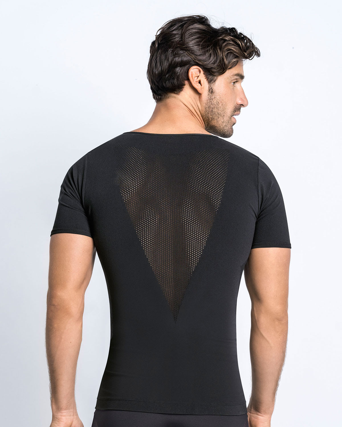 Camiseta de compresión suave en microfibra y tecnología skinfuse sin costuras#color_700-negro