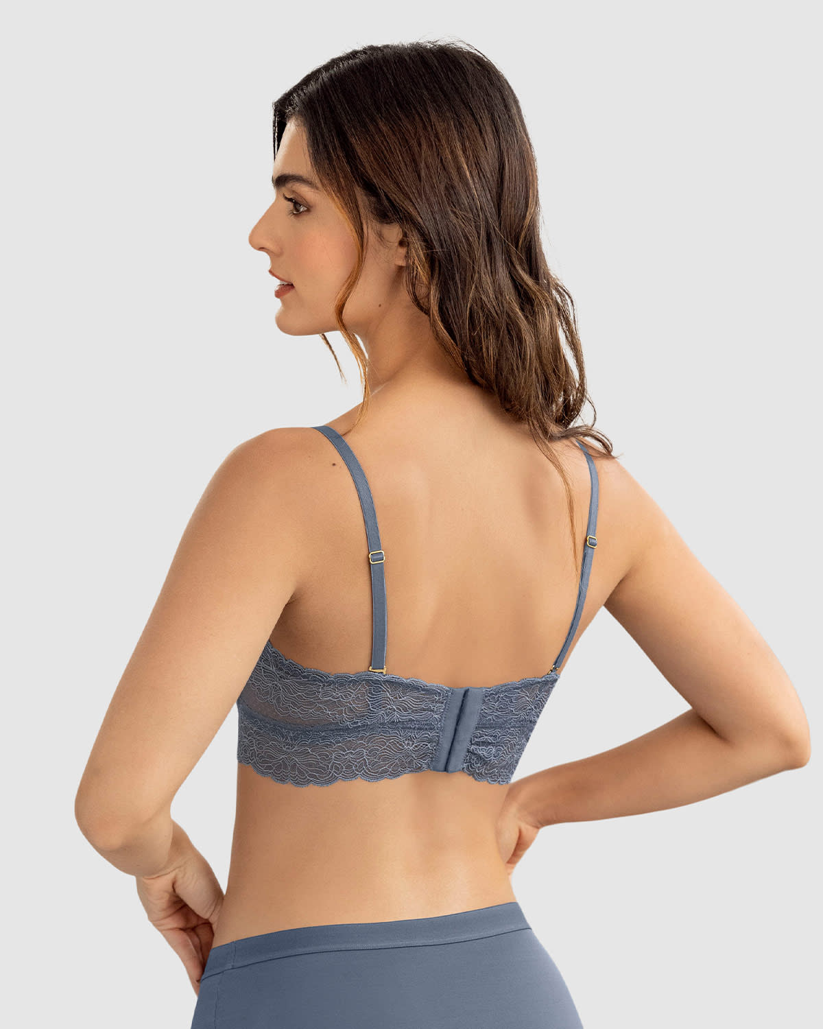 Bralette en encaje sexy y natural#color_457-azul-hortensia