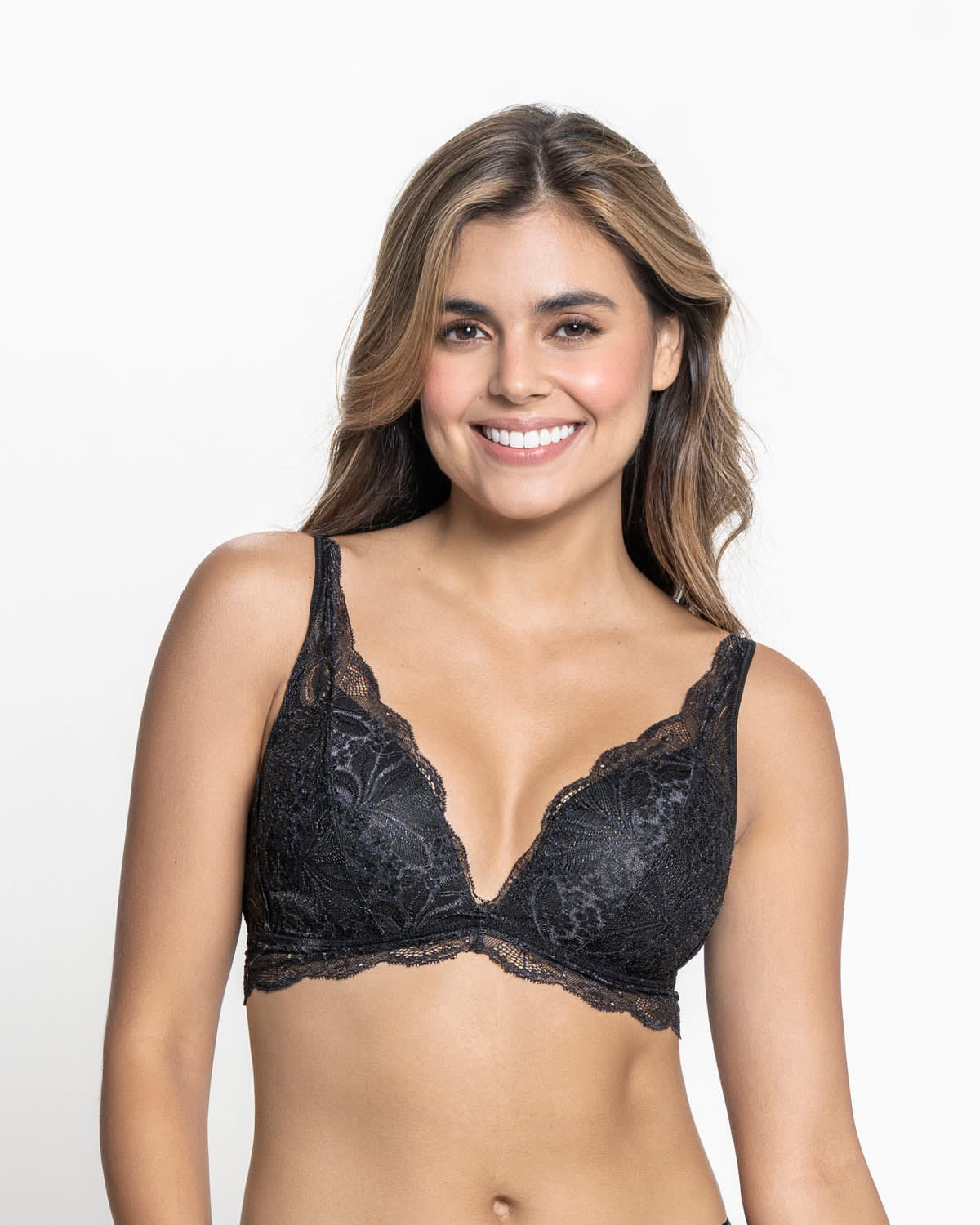 Bralette con copas en espuma cubierto en encaje#color_700-negro