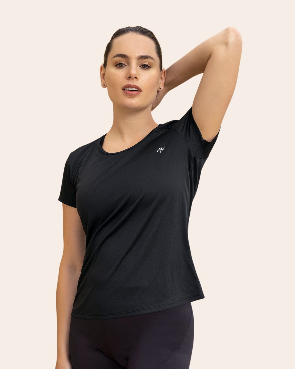 Camiseta deportiva de secado rápido y silueta semiajustada#color_700-negro