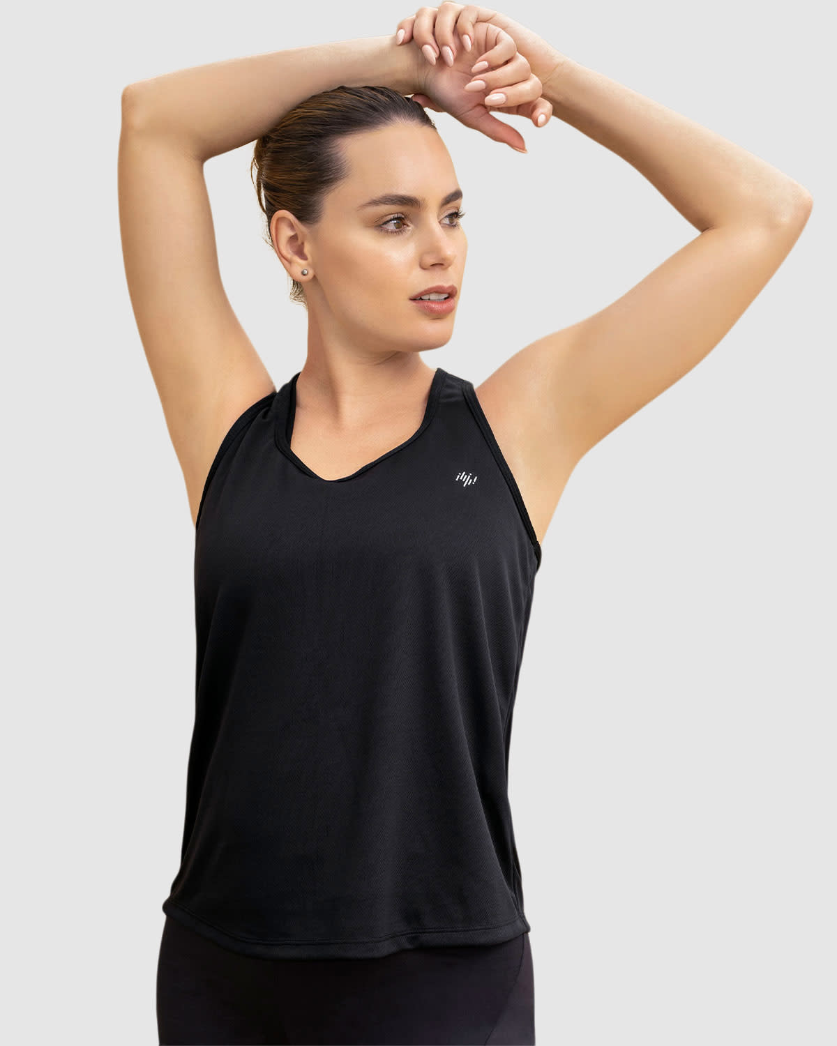 Camiseta deportiva de secado rápido y silueta semiajustada para mujer#color_700-negro