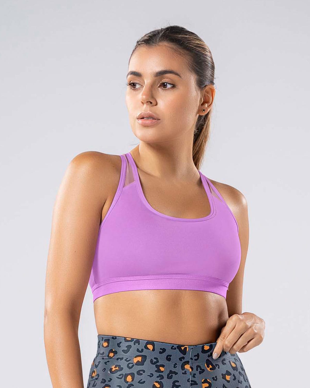 Top deportivo con espalda atlética en material de secado rápido#color_410-lila-claro