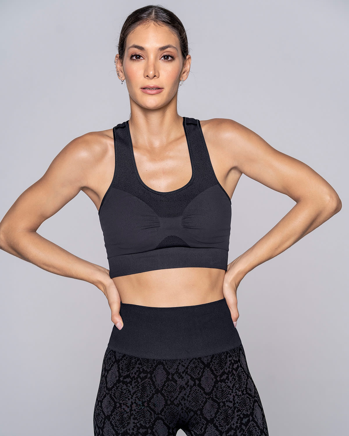 Top deportivo sin costuras doble faz#color_701-estampado-piton-negro