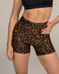 Short corto deportivo ajustado y ligero#color_167-estampado-animal-print