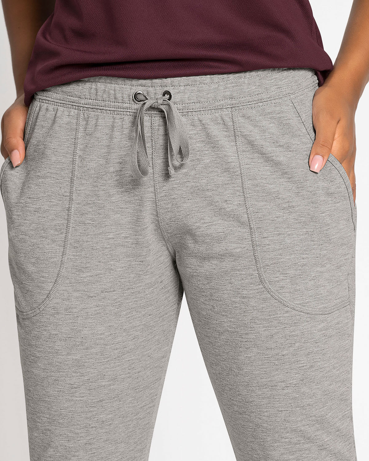 Jogger deportivo de silueta amplia con bolsillos#color_717-gris