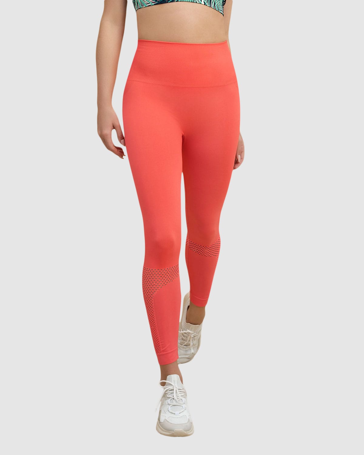 Legging deportivo de tiro alto sin costuras con fajón doble tela en cintura y mallas transpirables#color_358-coral-oscuro