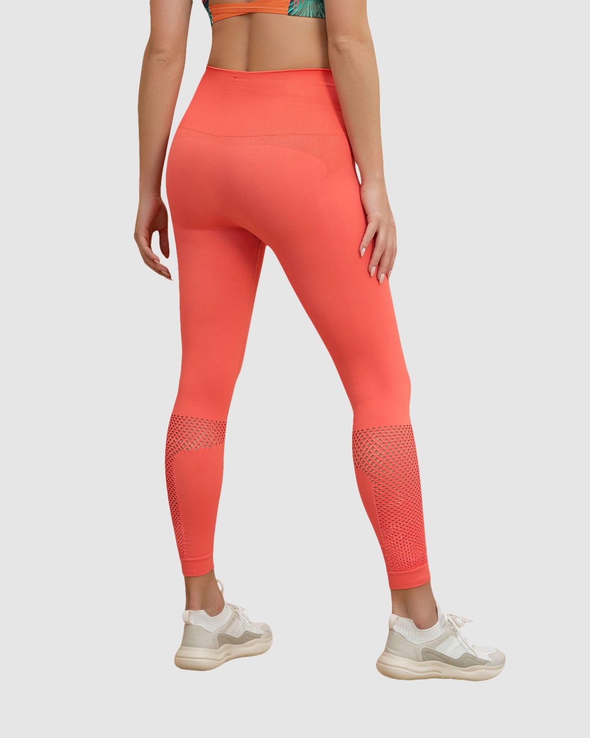 Legging deportivo de tiro alto sin costuras con fajón doble tela en cintura y mallas transpirables#color_358-coral-oscuro