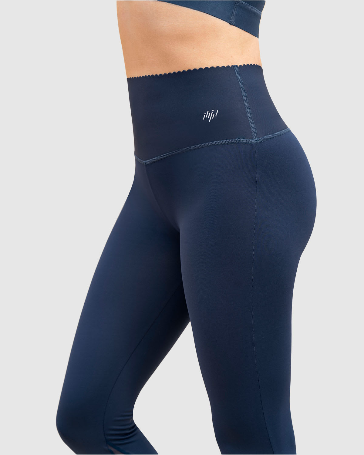 Legging deportivo con control de abdomen y tela antibacterial con aloe vera#color_588-azul-oscuro