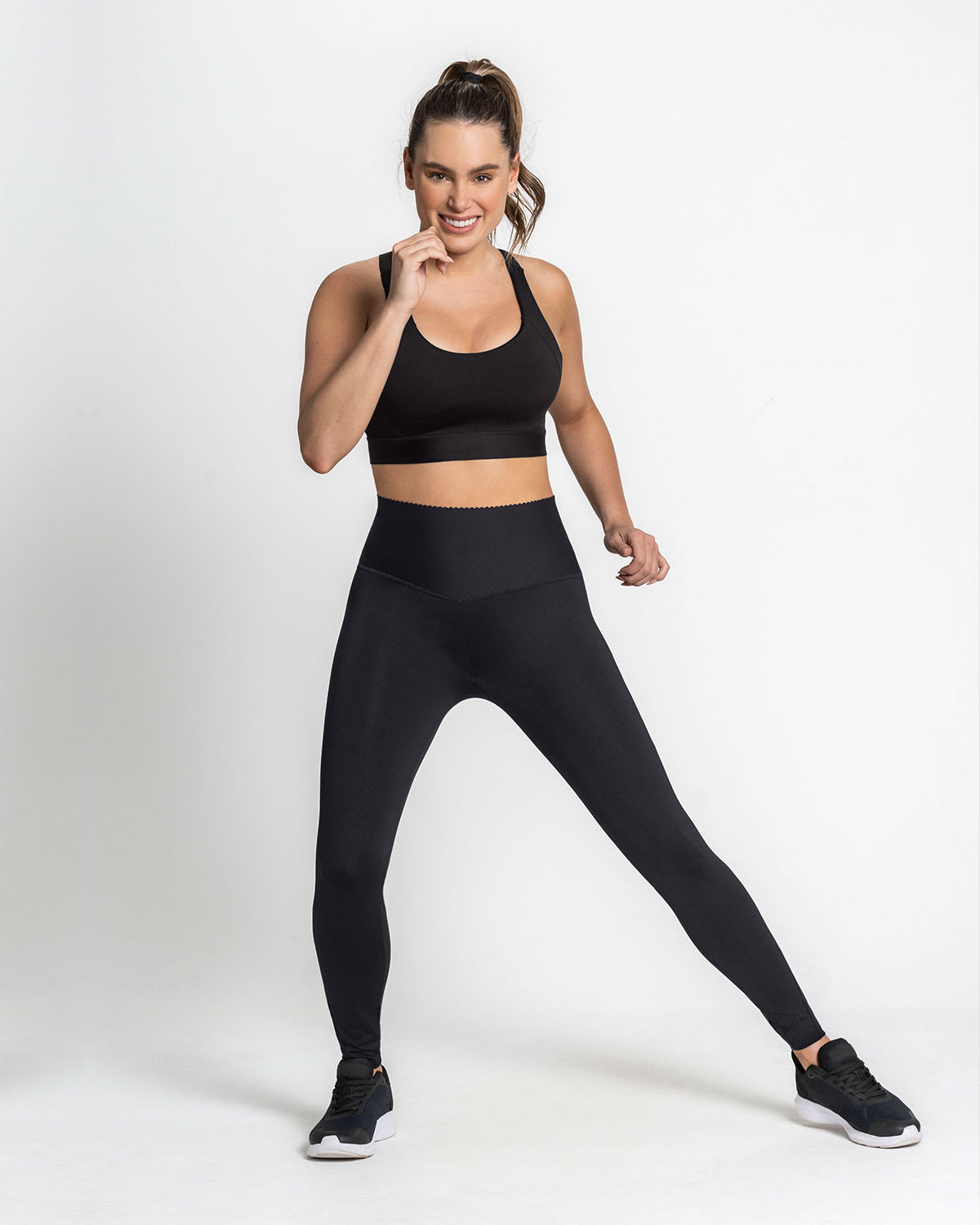 Legging deportivo con control de abdomen y tela antibacterial con aloe vera#color_700-negro