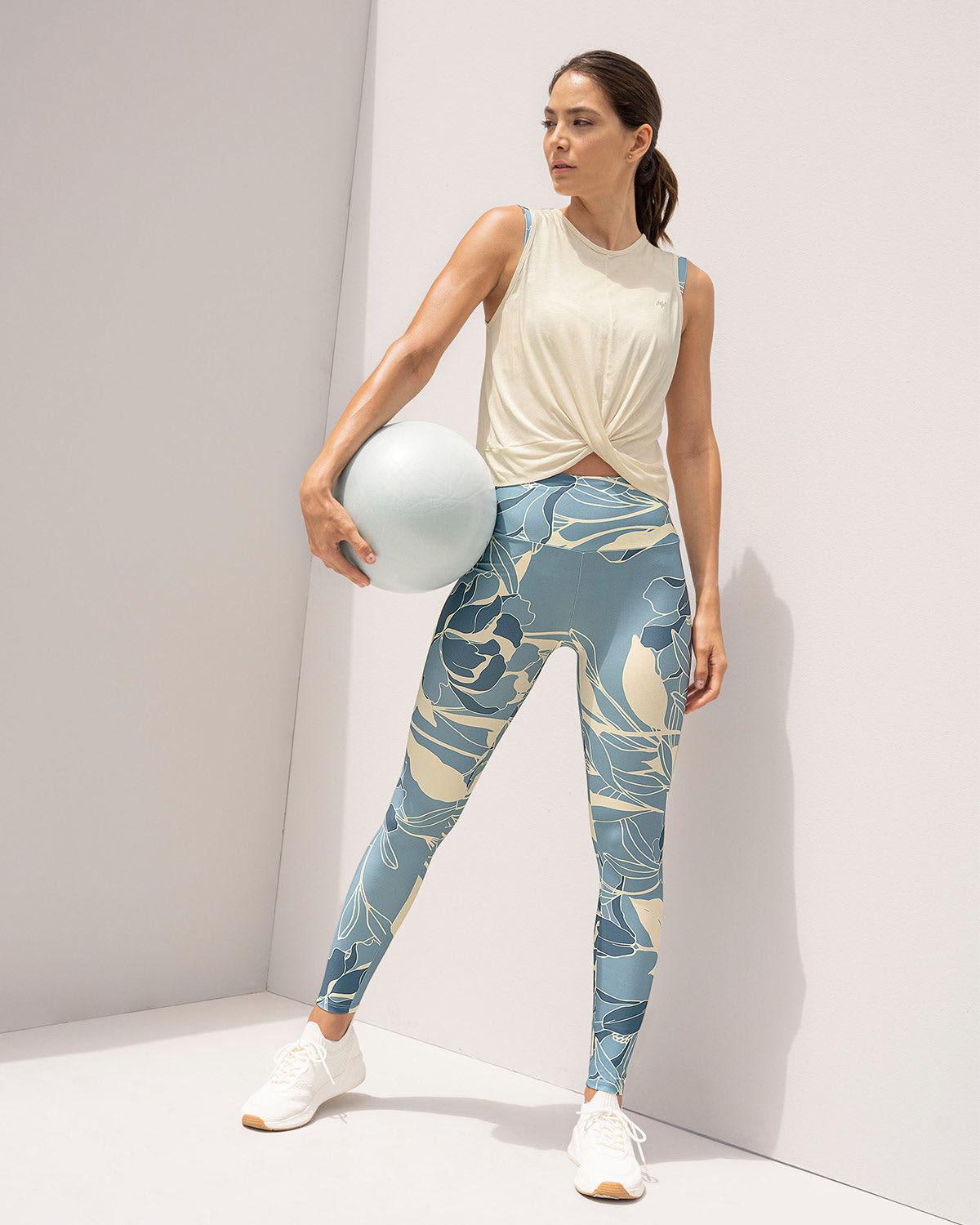 Legging de tiro alto control en abdomen y muslos en material pet reciclado#color_086-estampado-azul-marfil