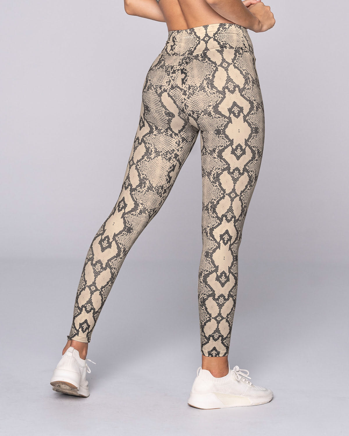 Legging de tiro alto control en abdomen y muslos en material pet reciclado#color_094-estampado-piton-gris