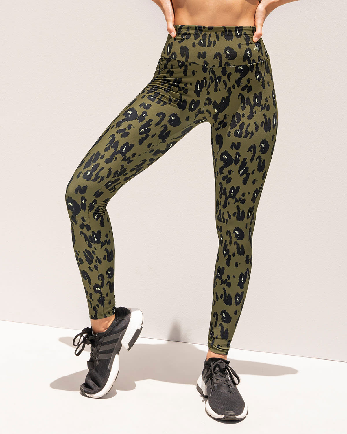 Legging de tiro alto control en abdomen y muslos en material pet reciclado#color_182-estampado-animal