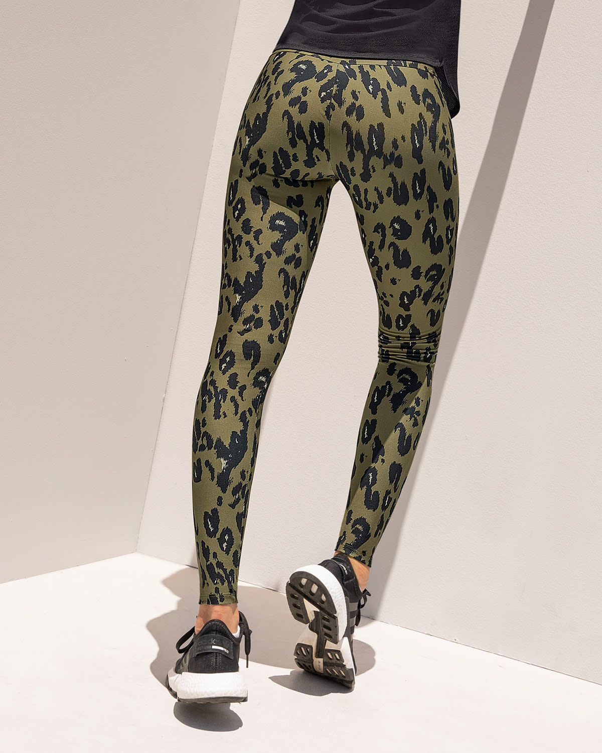 Legging de tiro alto control en abdomen y muslos en material pet reciclado#color_182-estampado-animal