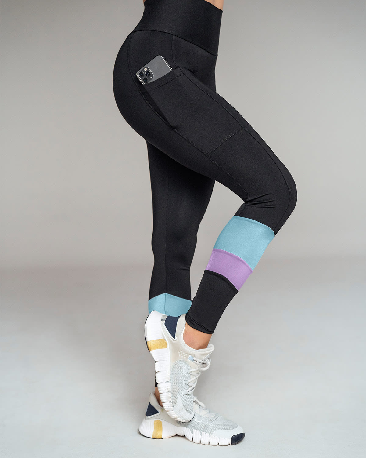 Legging deportivo con bolsillo Leonisa Active by Silvy Araujo#color_700-negro