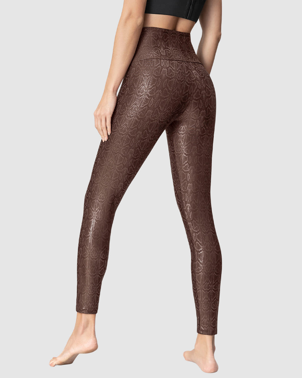 Legging con control de abdomen y acabado brillante#color_087-habano-medio