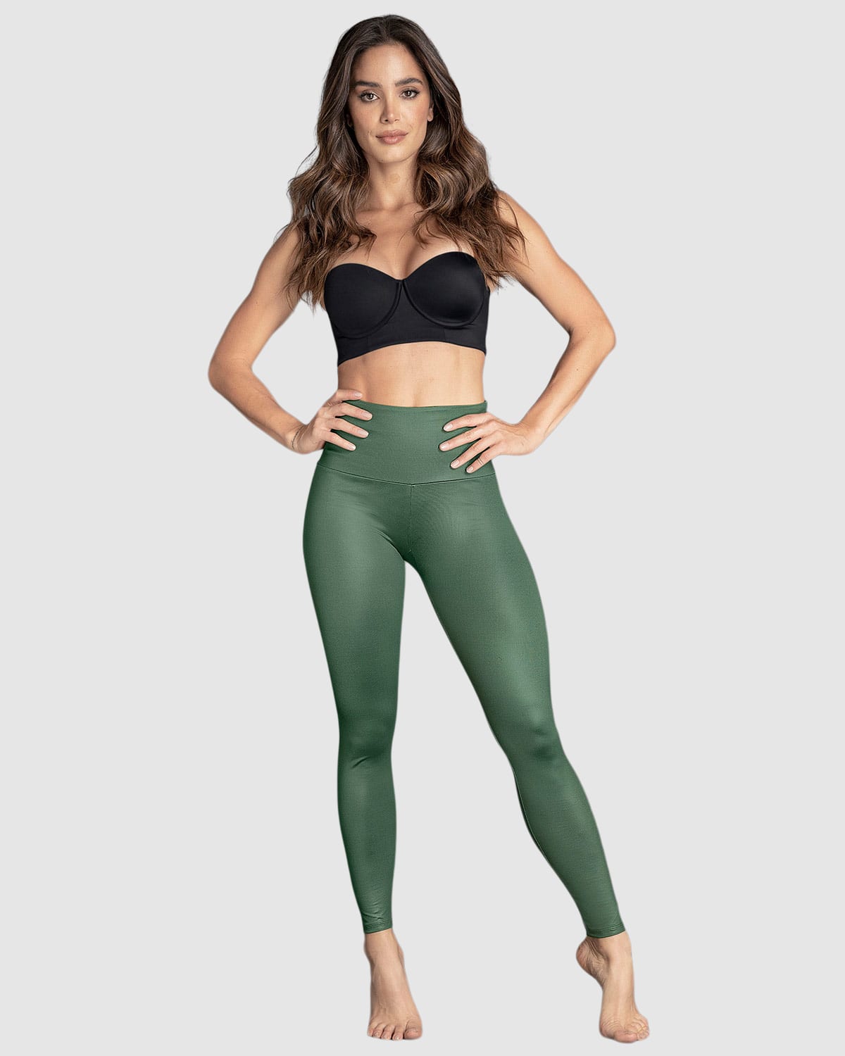 Legging tiro alto con control de abdomen y acabado brillante#color_198-verde