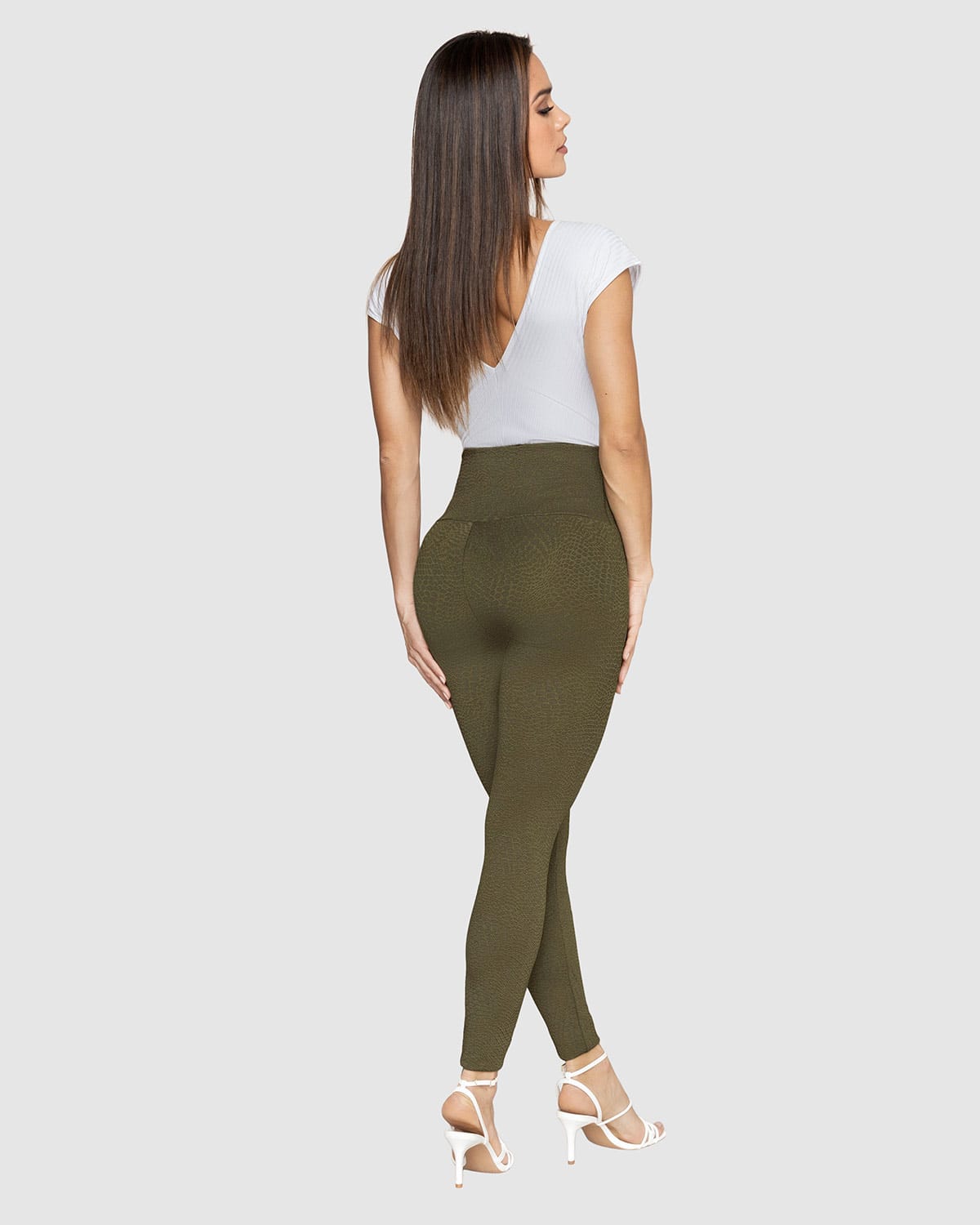 Legging control fuerte de abdomen y tela con textura efecto reptil#color_695-verde-oscuro